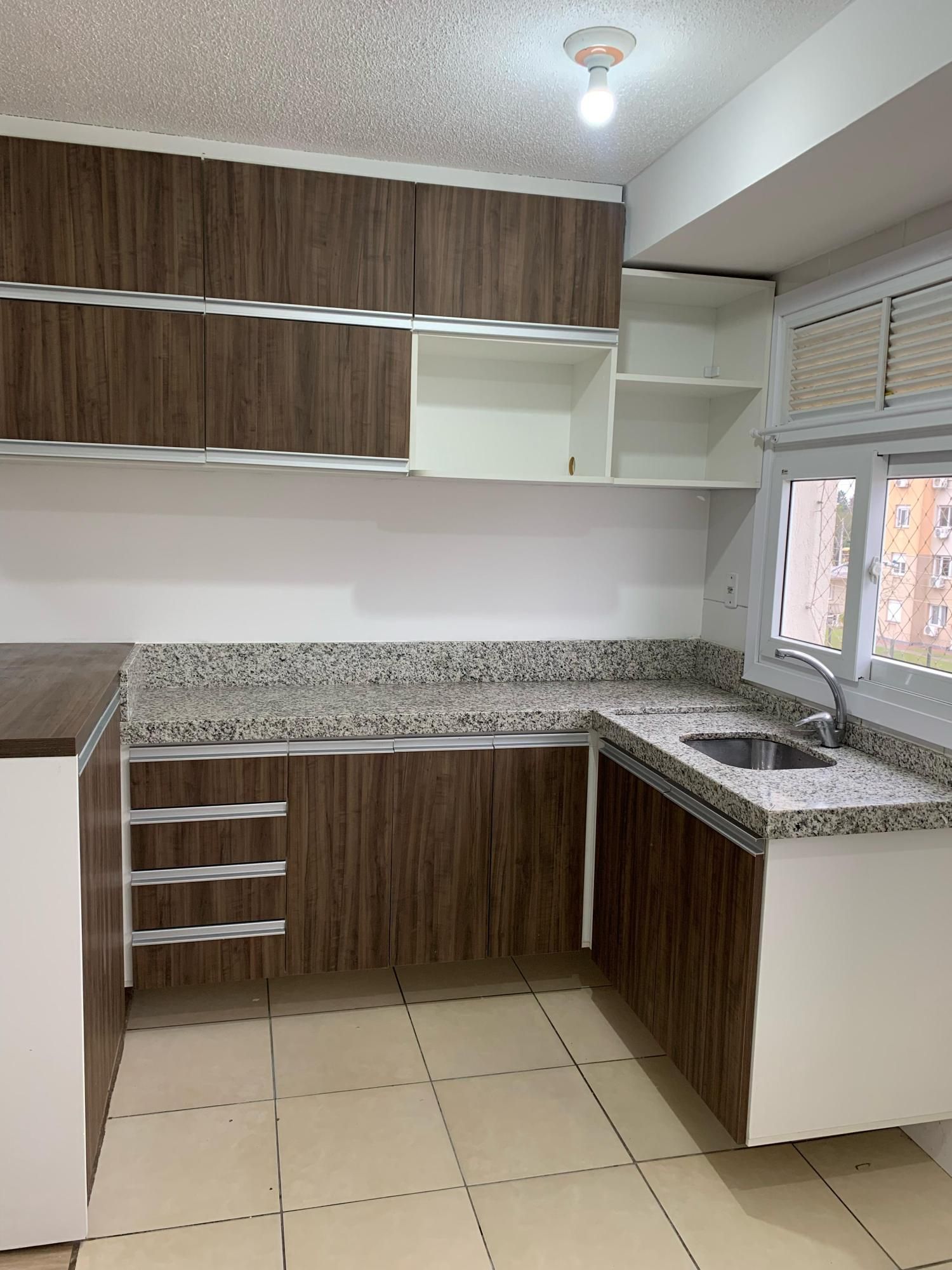 Apartamento à venda com 47m², 2 quartos, 1 vaga no bairro Restinga em Porto Alegre