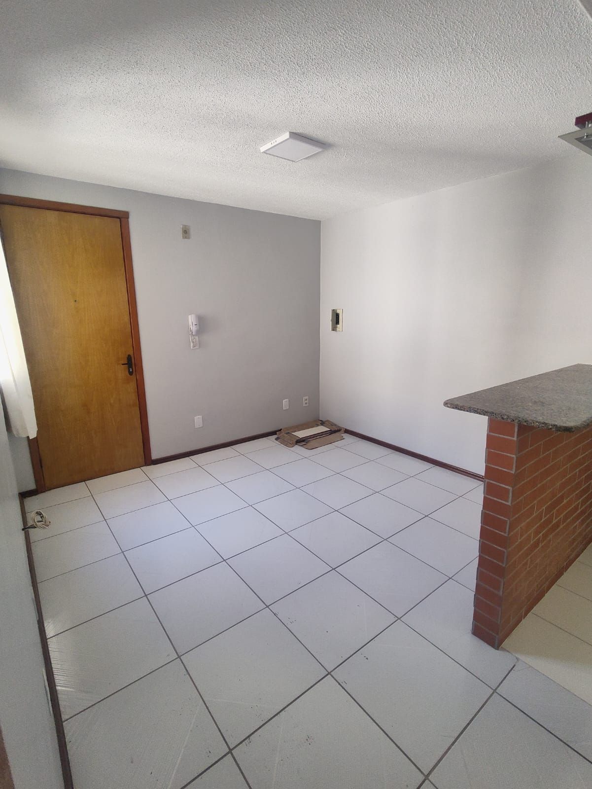 Apartamento à venda com 40m², 2 quartos, 1 vaga no bairro Vila Nova em Porto Alegre