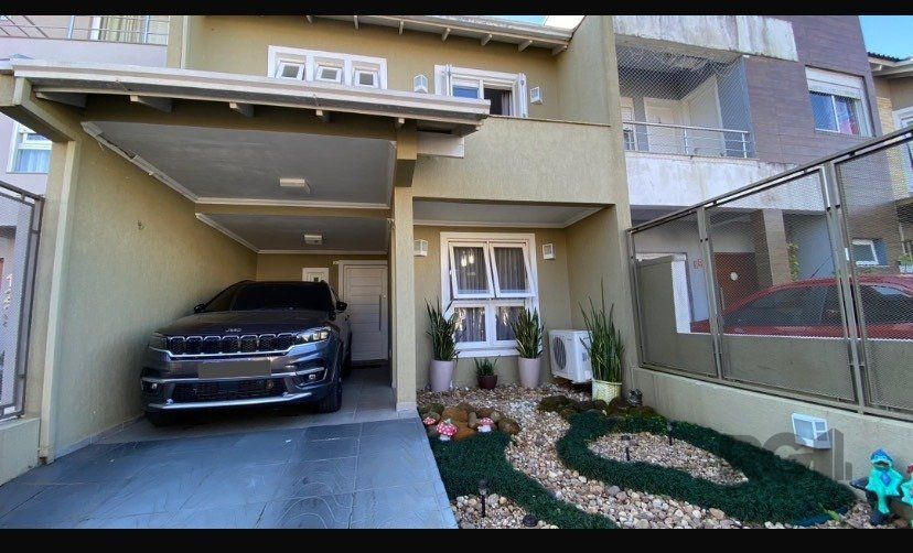 Casa à venda com 3 quartos, 138m² - Foto 1