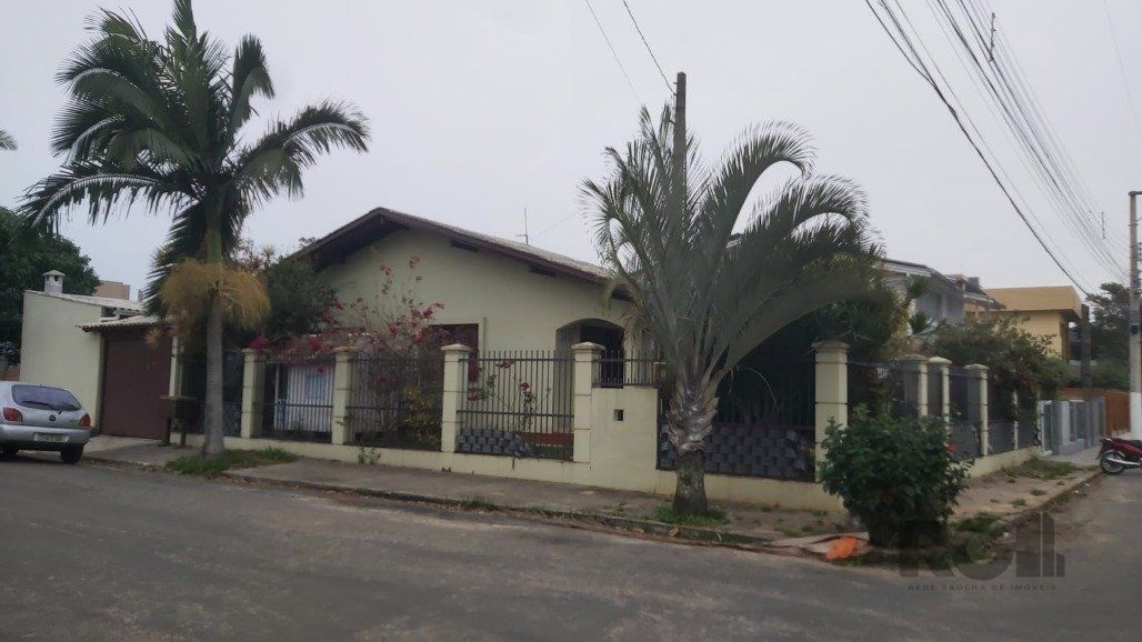Casa 4 Dormitório(s) Bairro Torres