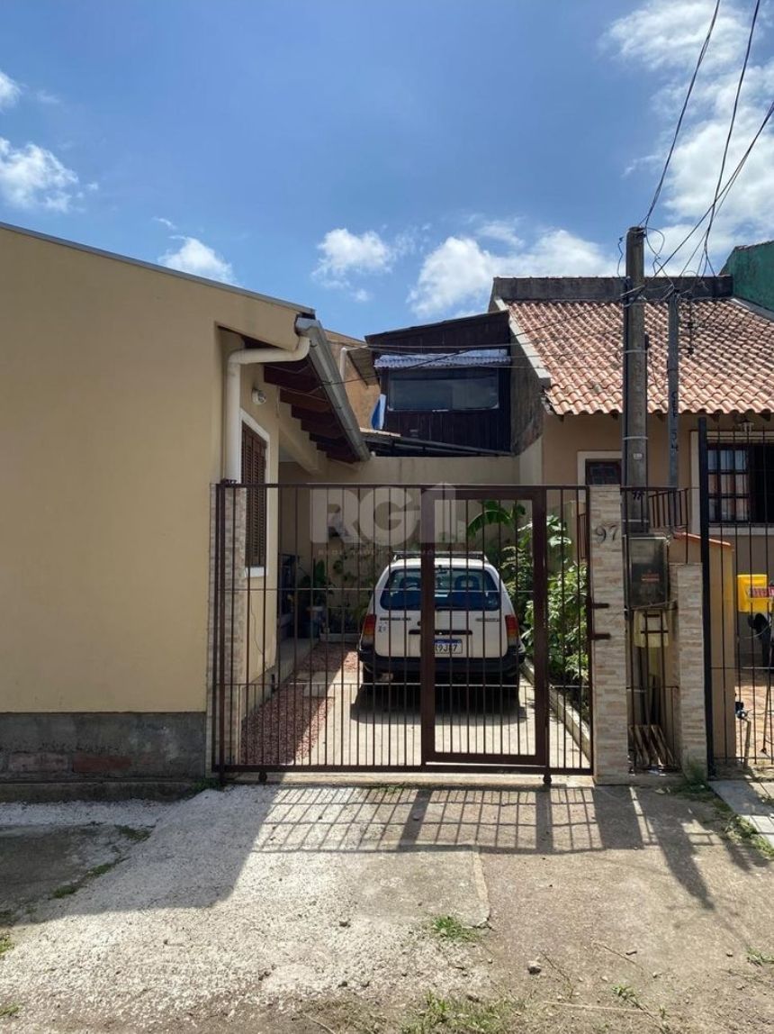 Casa 2 dormitórios no bairro Hípica