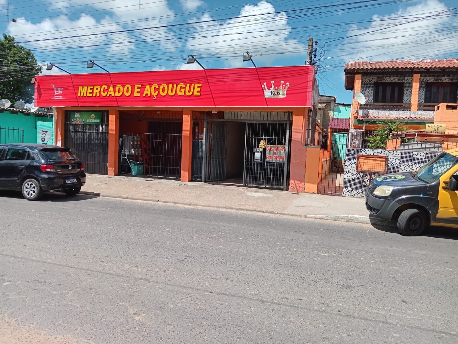 Casa 4 dormitórios no bairro Restinga