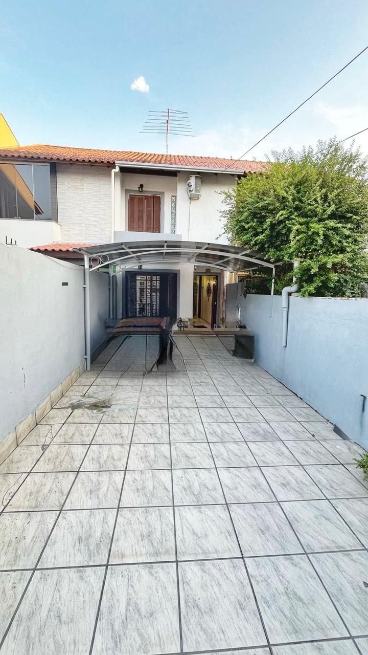 Sobrado à venda com 70m², 2 quartos, 2 vagas no bairro Hípica em Porto Alegre