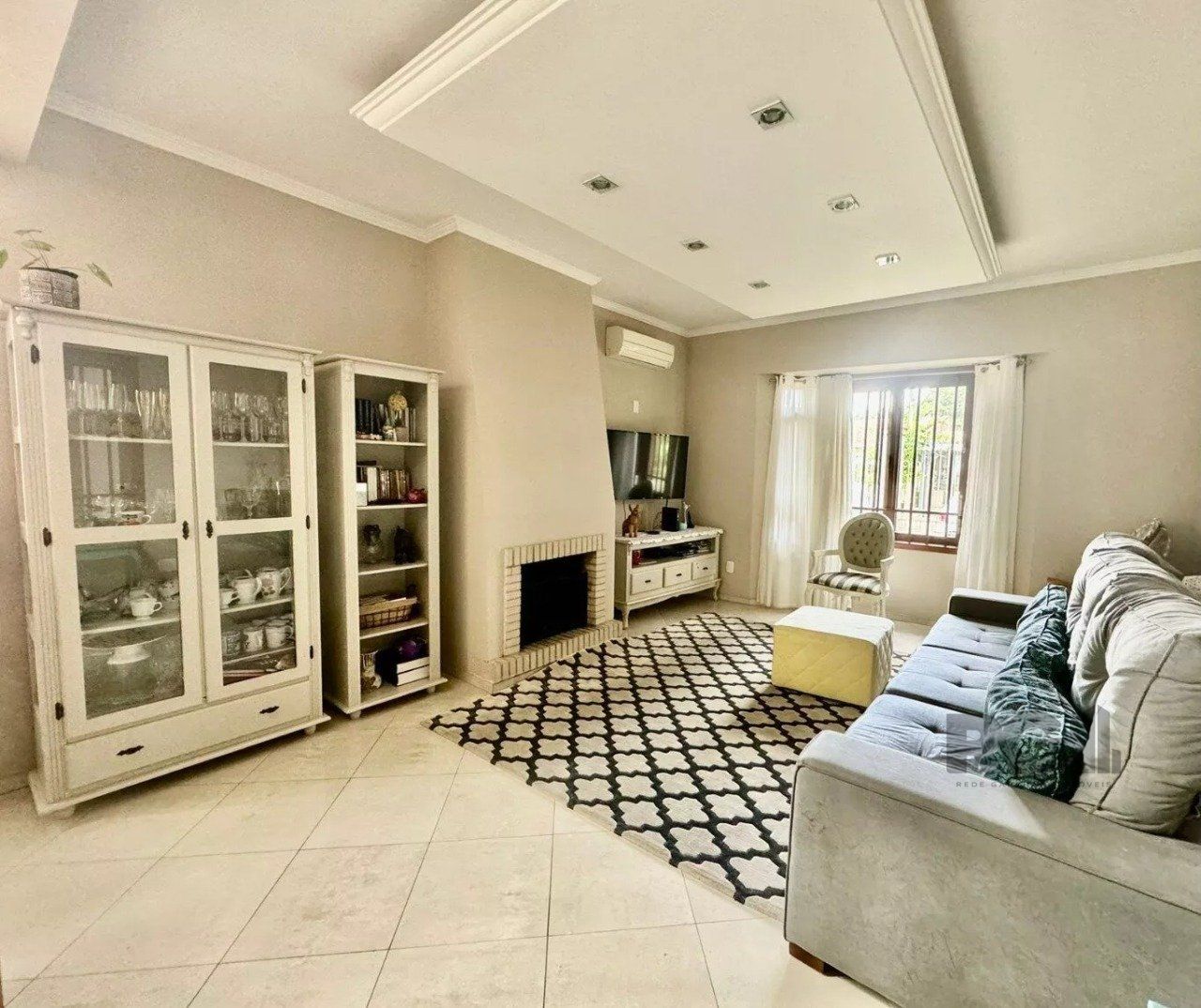 Casa à venda com 3 quartos, 144m² - Foto 1