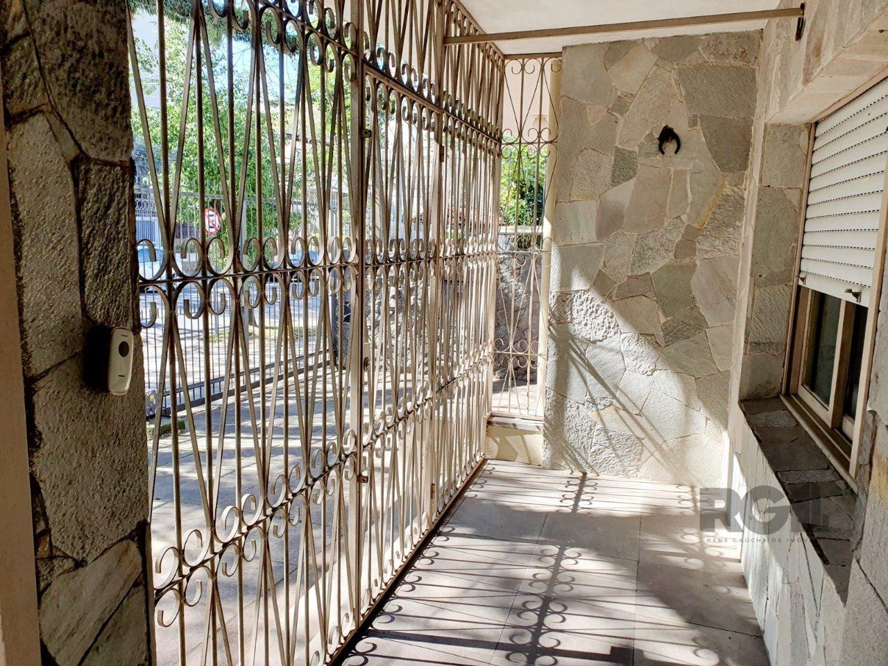 Casa à venda com 4 quartos, 284m² - Foto 2