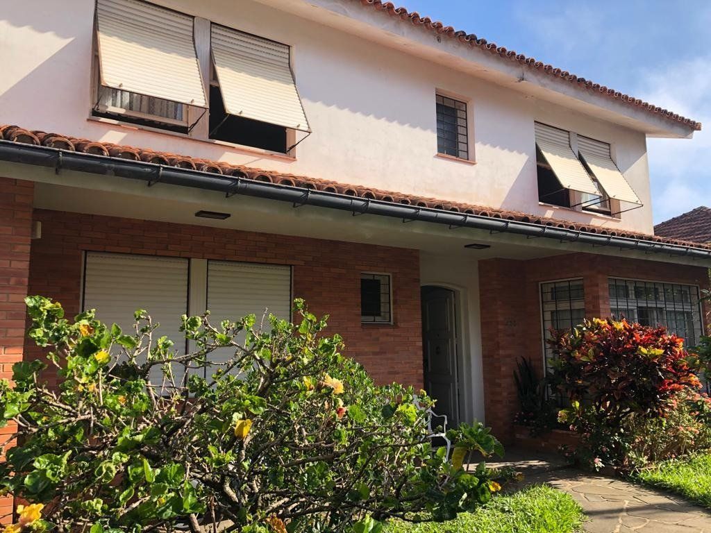 Casa à venda com 4 quartos, 257m² - Foto 1