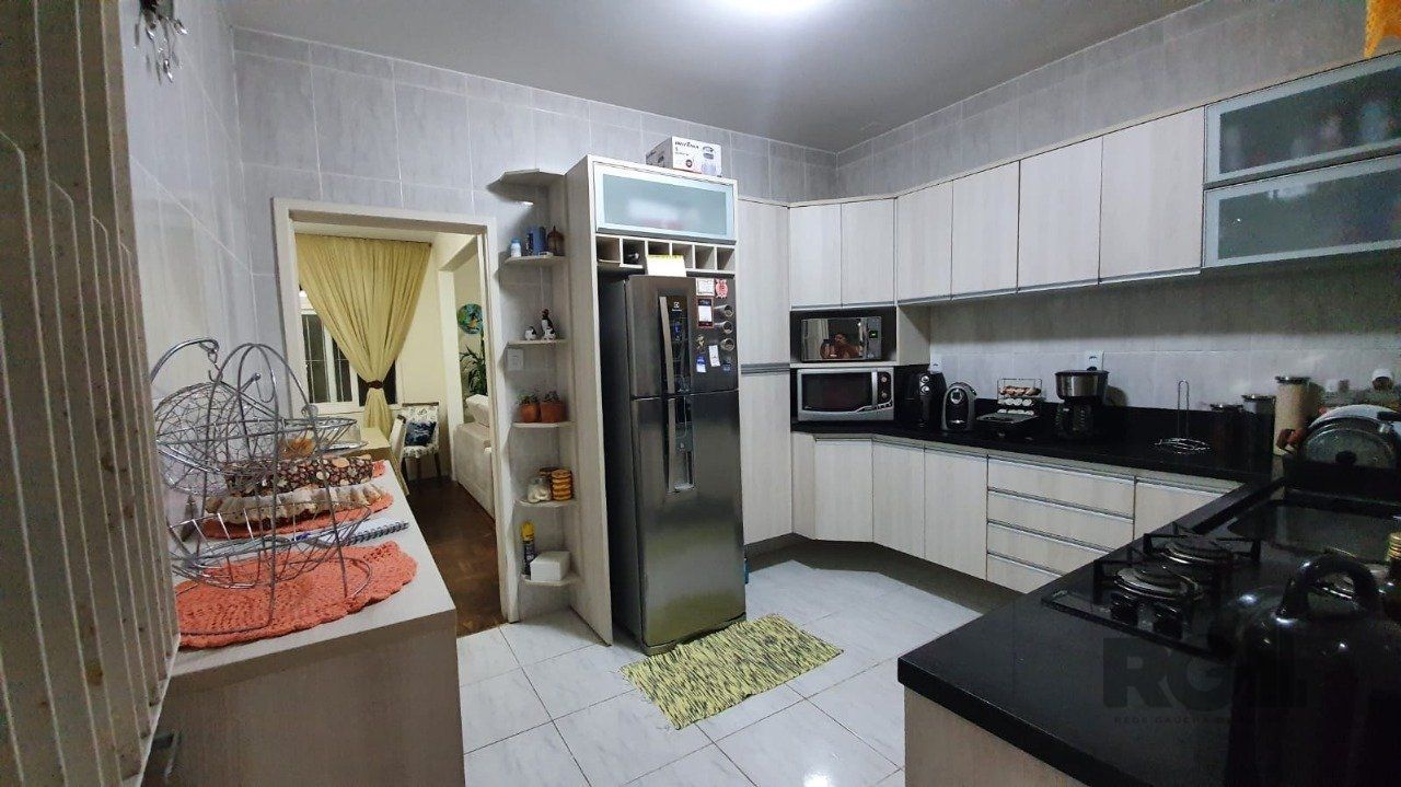 Casa à venda com 3 quartos, 211m² - Foto 4