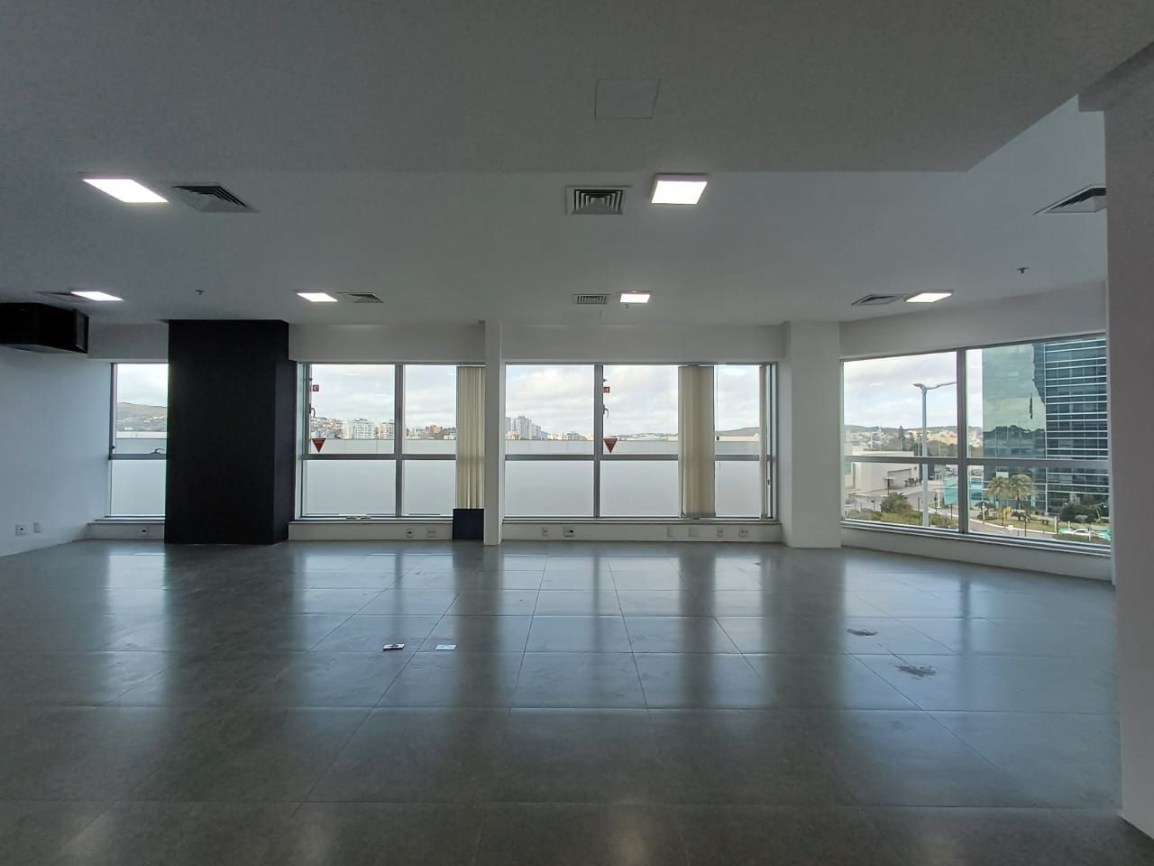Sala comercial no Cristal Tower. Bairro Cristal. Barra Shopping Sul. — foto 5