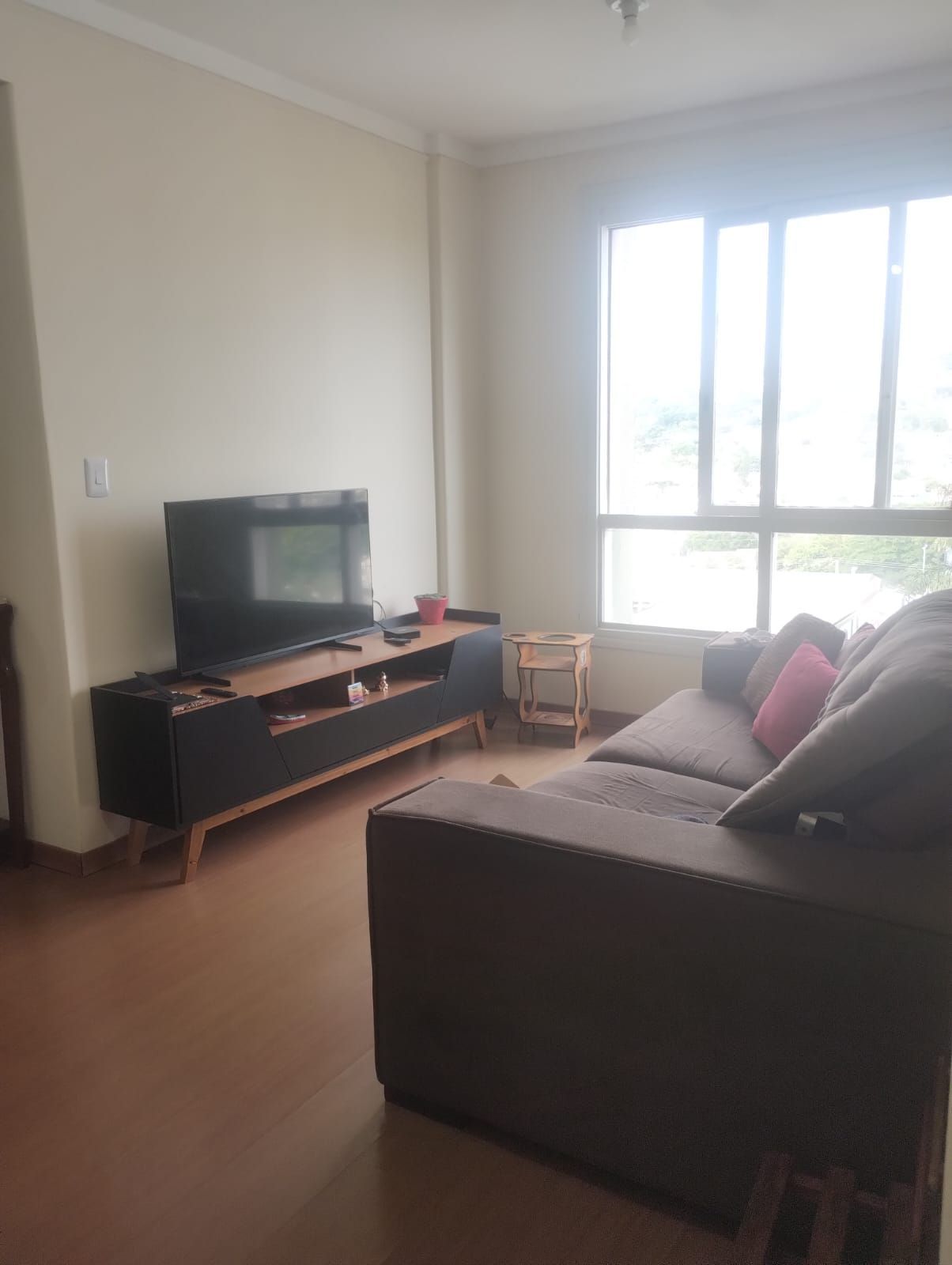 Apartamento 02 dormitótios na Av. Cavalhada com elevador e salão de festas.