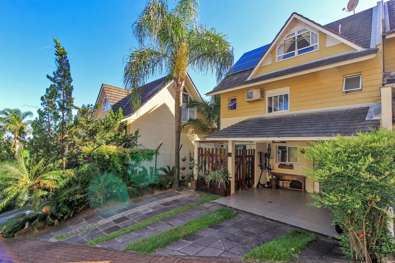 Casa de Condomínio à venda com 3 quartos, 301m² - Foto 1