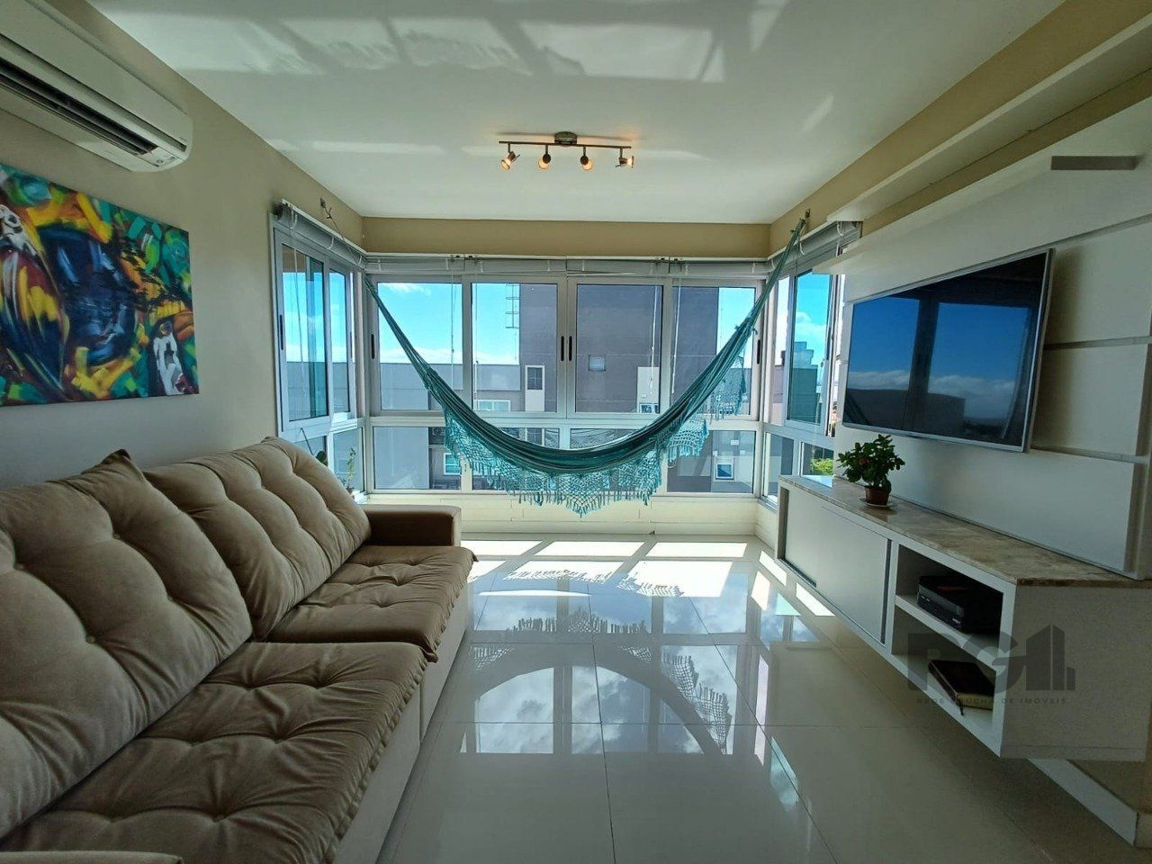 Apartamento à venda com 2 quartos, 68m² - Foto 1