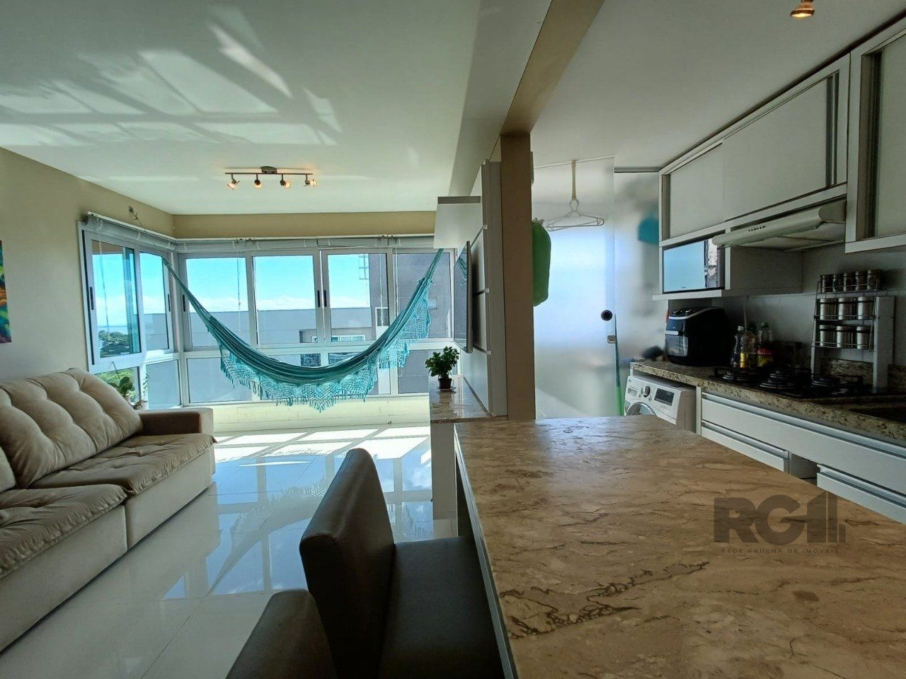 Apartamento à venda com 2 quartos, 68m² - Foto 3