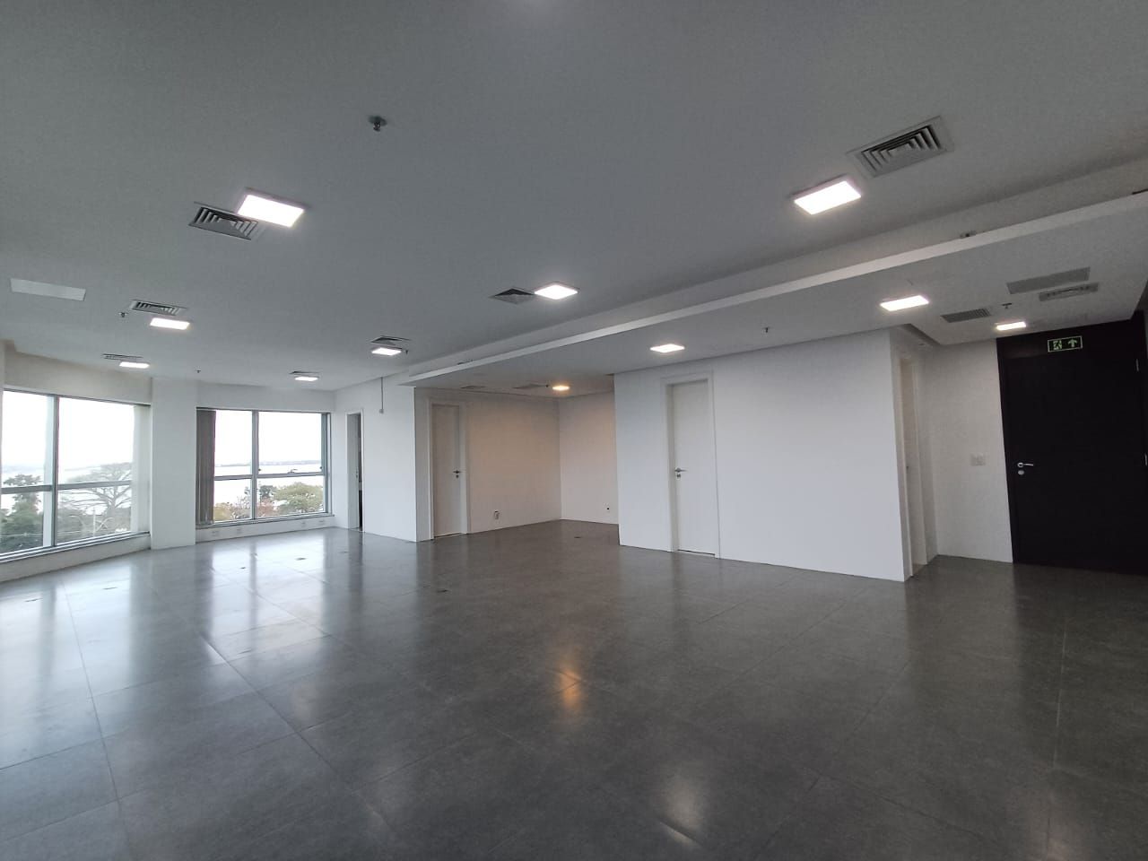 Sala comercial no Cristal Tower. Bairro Cristal. Barra Shopping Sul. — foto 3
