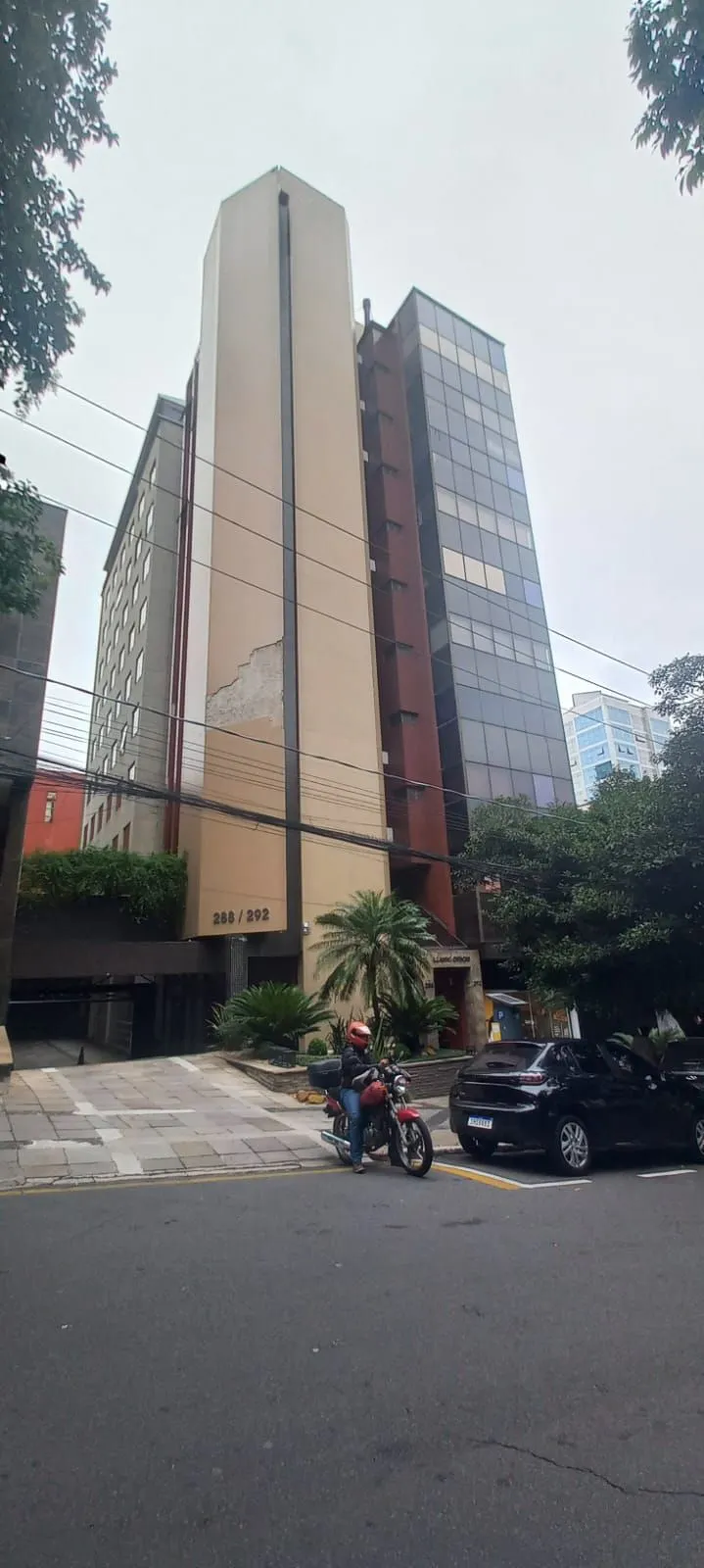 Sala / Conjunto comercial a venda no bairro Moinhos de Vento em Porto Alegre
