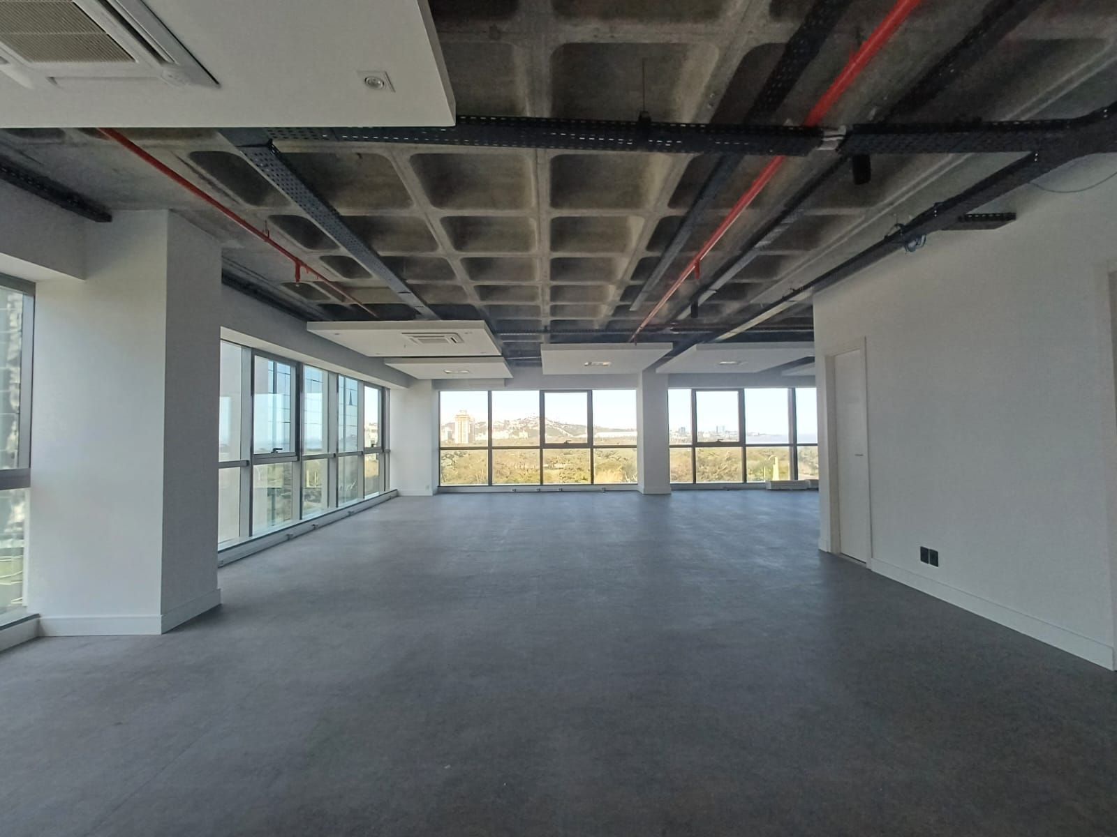 Conjunto Comercial-Sala à venda com 1 quarto, 138m² - Foto 2