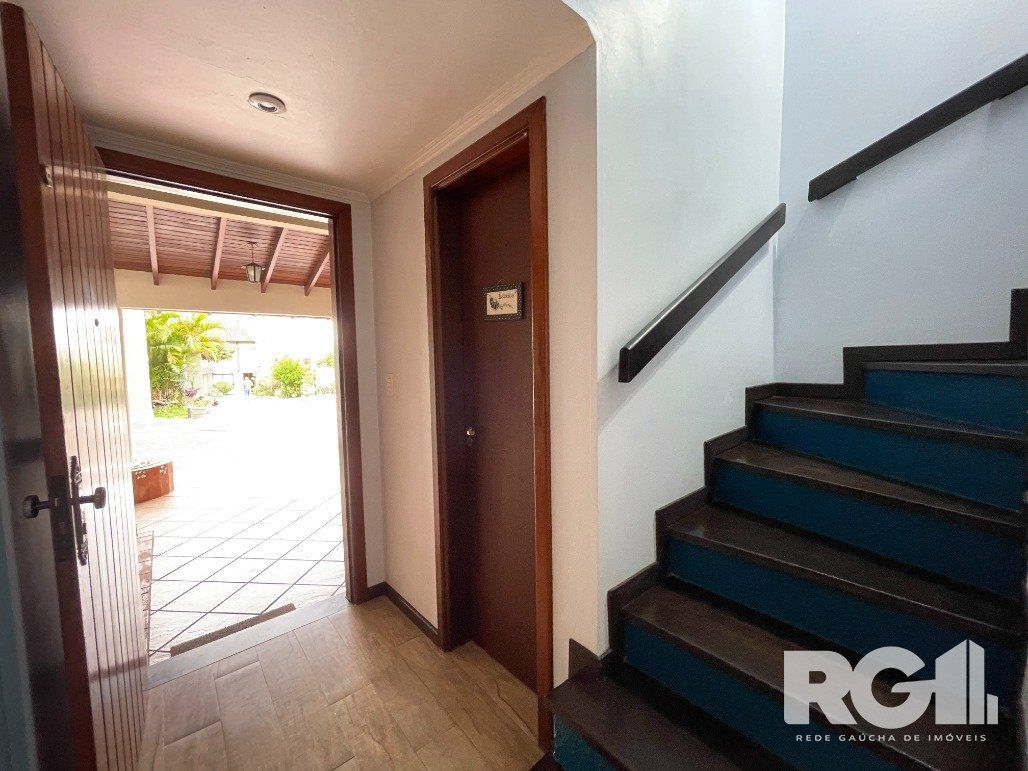 Casa de Condomínio à venda com 4 quartos, 323m² - Foto 2