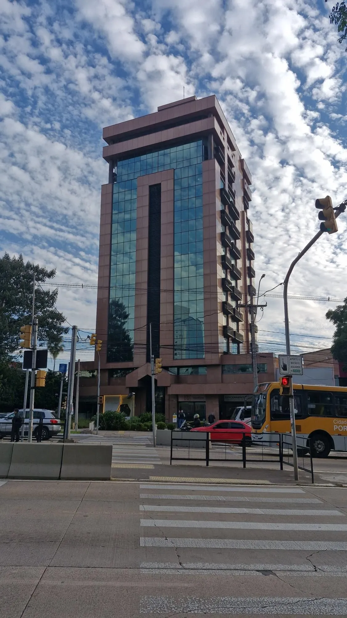 Sala Comercial, 1 dormitório no bairro Auxiliadora em Porto Alegre para Comprar