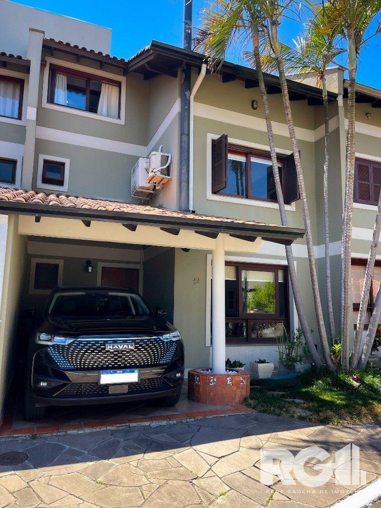 Casa de Condomínio à venda com 4 quartos, 323m² - Foto 1