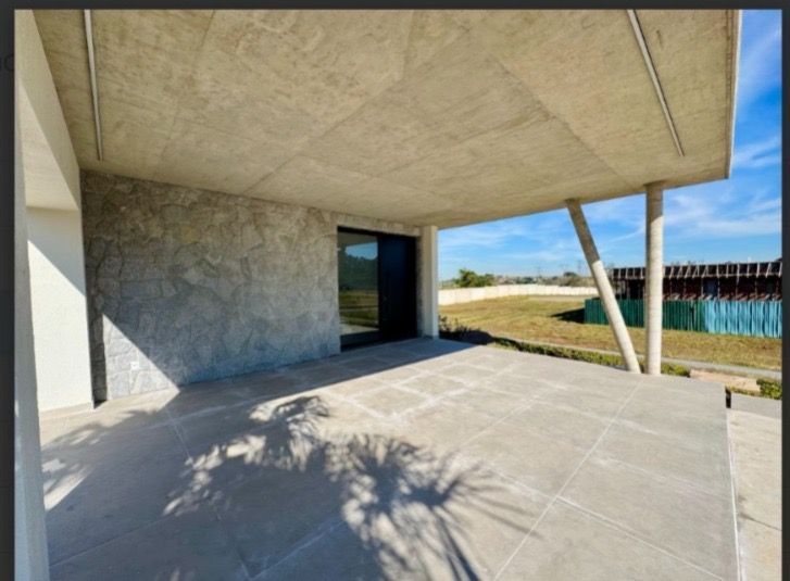 Se você procura conforto, segurança e alto padrão de acabamento, esta é a oportunidade ideal. Localizado no Condomínio Legano Reserva, com acesso rápido pela RS-448, este sobrado une a tranquilidade de um condomínio fechado à praticidade de estar próximo à capital. — foto 4