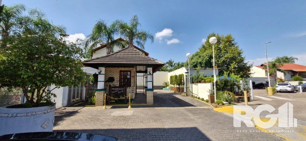 Casa de Condomínio à venda com 3 quartos, 160m², 1 suíte, 2 vagas, Avenida Eduardo Prado no bairro Cavalhada em Porto Alegre