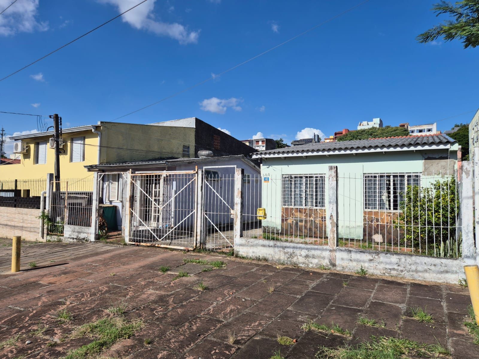Casa com 337m², 8 dormitórios no bairro Santo Antônio em Porto Alegre para Comprar