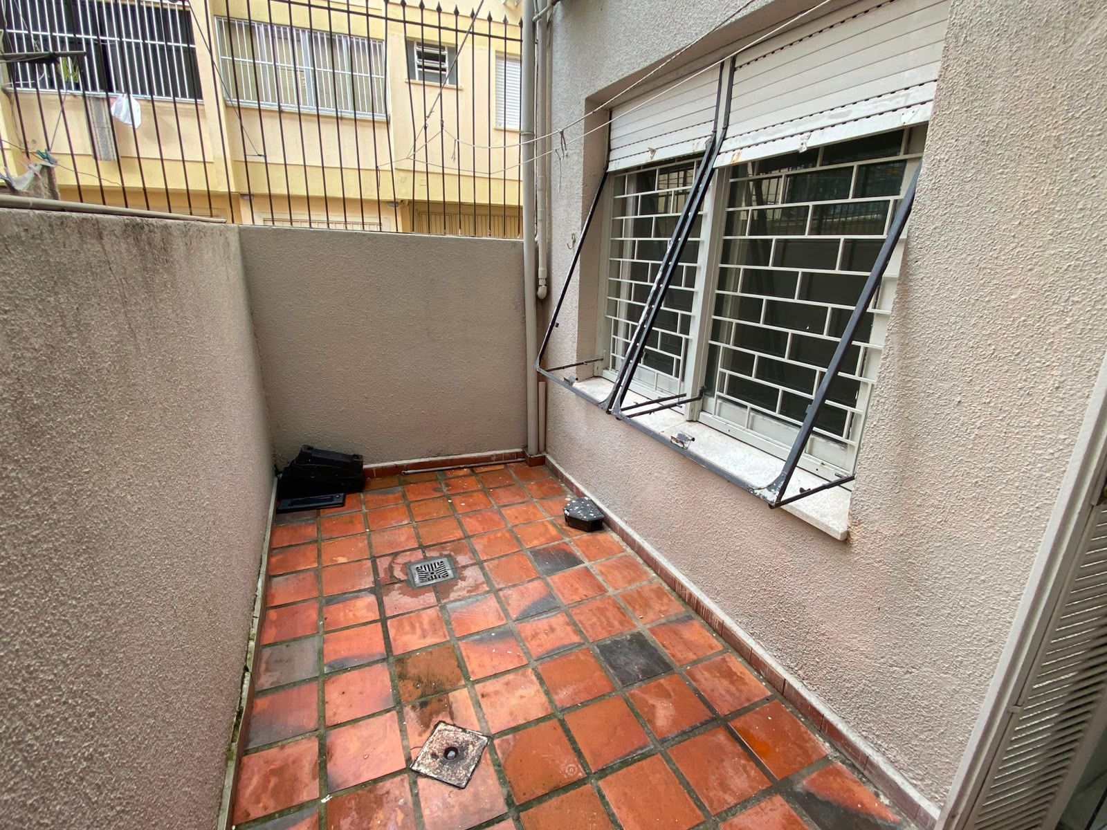 Térreo com 2 dormitórios e pátio