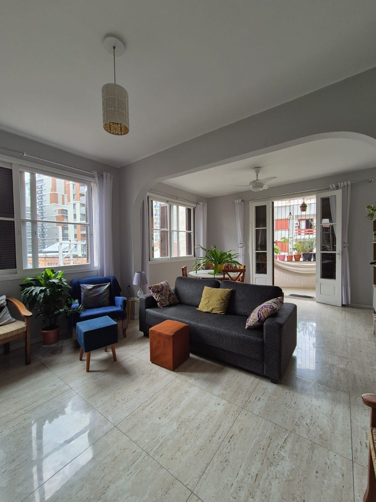 Apto com 2 dormit. na Cidade Baixa