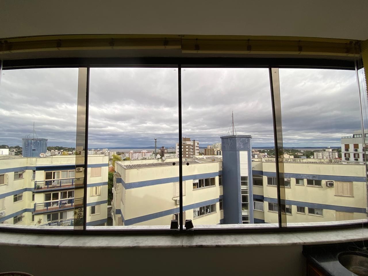 Apartamento à venda com 62m², 2 quartos, 1 vaga no bairro Tristeza em Porto Alegre