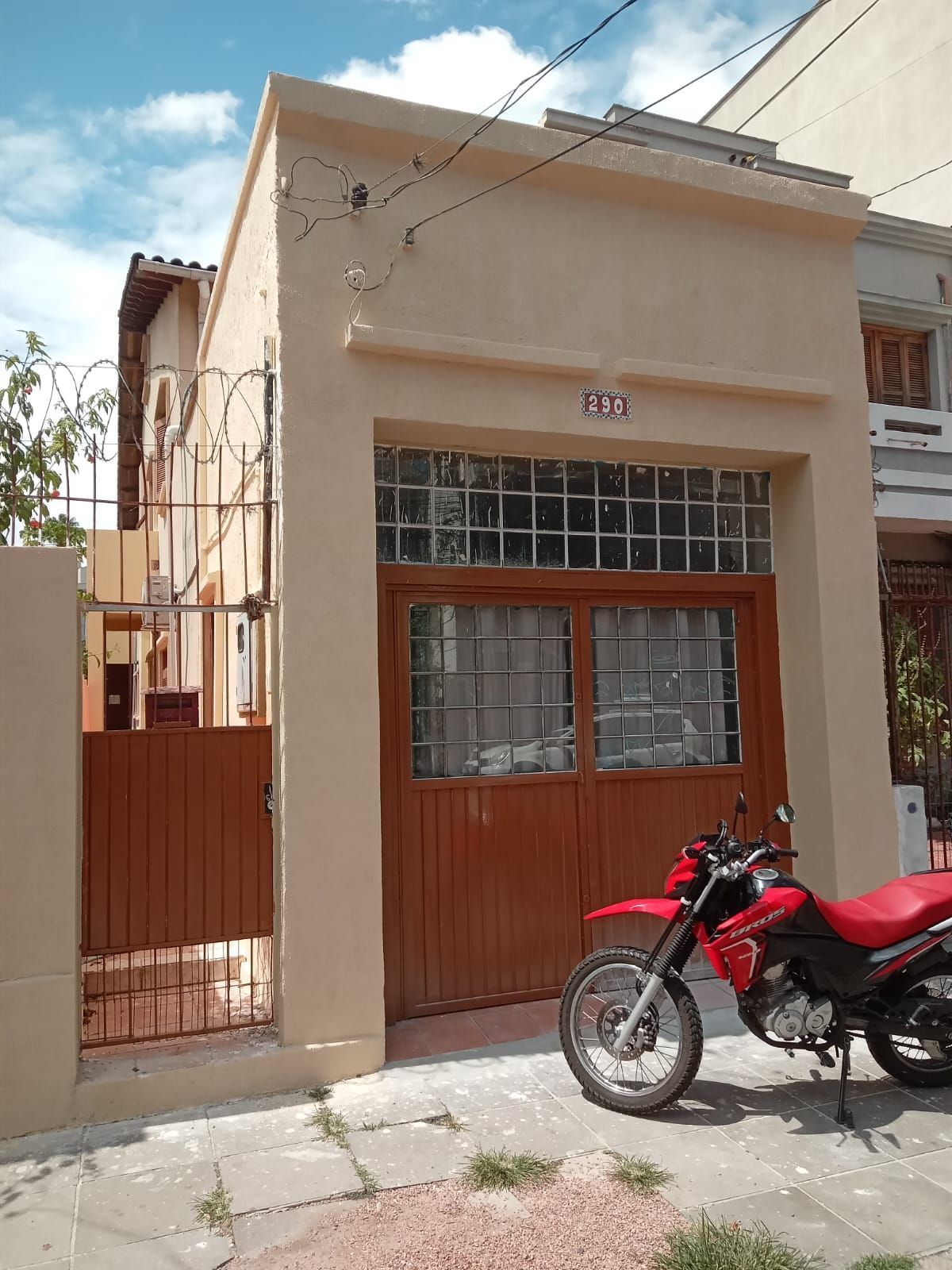 Ótima Casa com 4 Dormitórios no Bairro Cidade Baixa