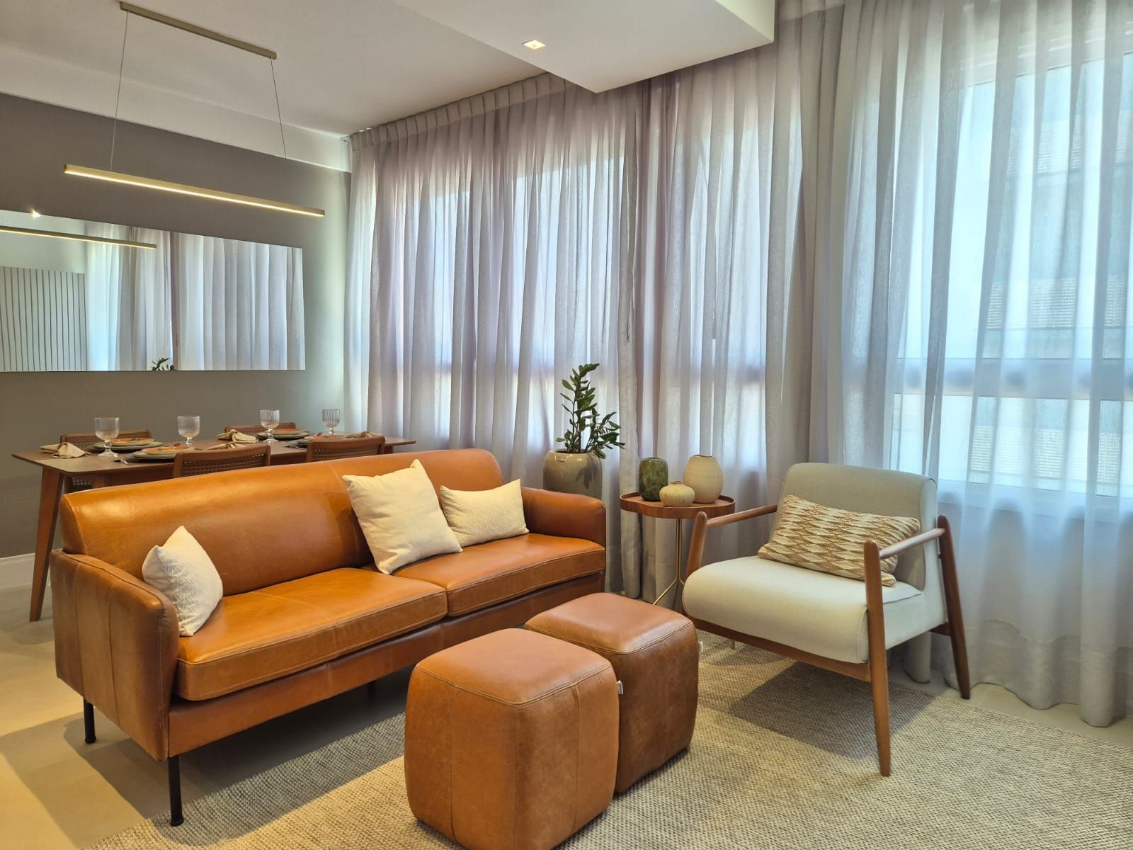 Apartamento 2 Dormitórios, Decorado e com Vaga de Garagem | Pronto para Morar!