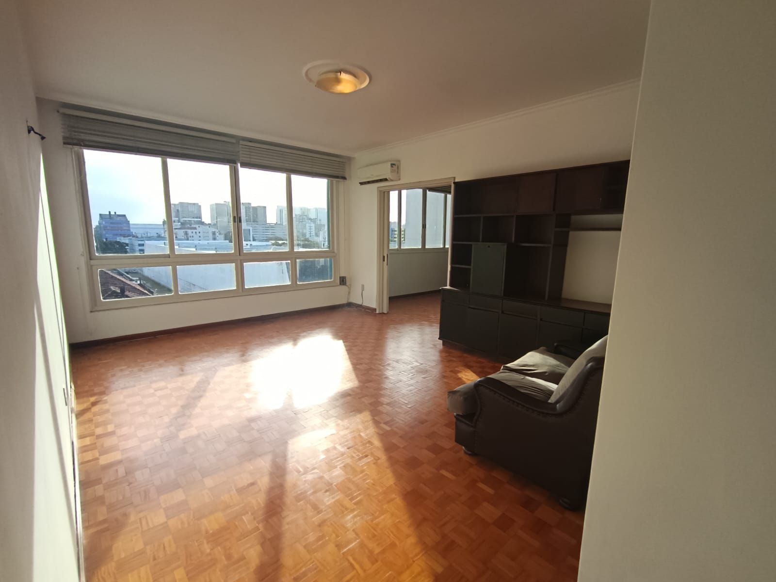 Apartamento 3 dormitórios - 132,00 m²  -  1 vaga - MENINO DEUS — foto 3