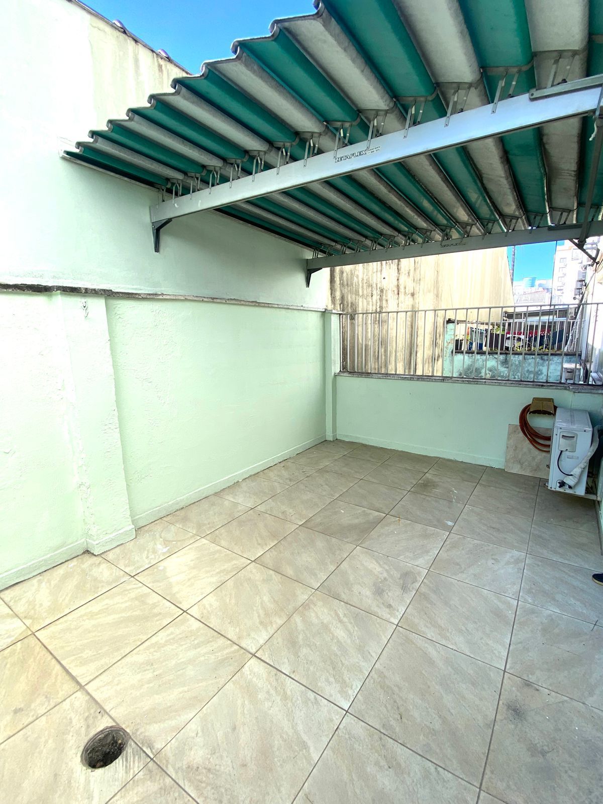 Apartamento1 dormitório, patio, vaga de garagem predio com elevador Menino Deus