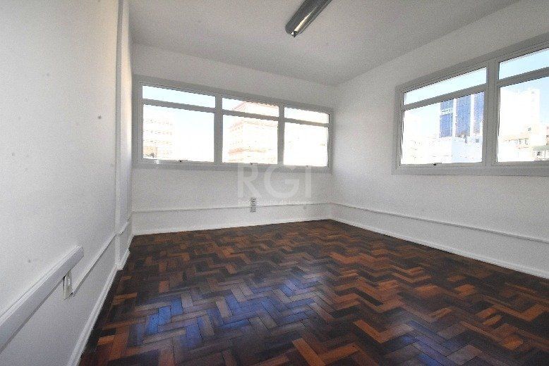Sala Comercial à venda com 40m² no bairro Centro Histórico em Porto Alegre