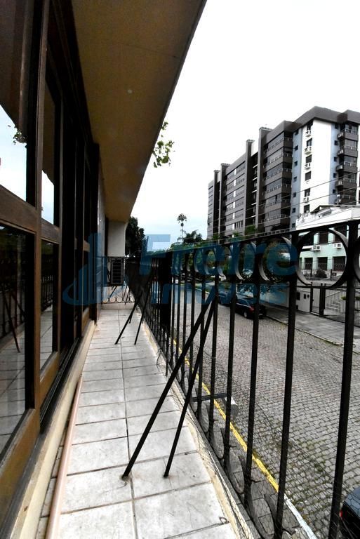 Apartamento 2 dormitórios com garagem - Menino Deus — foto 4