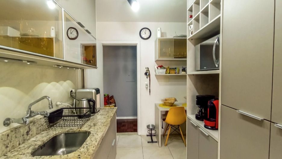 Cobertura dcom 02 dorm . Dependencia de Empregada, com 154,22m2 area privativa com garagem Menino Deus — foto 4