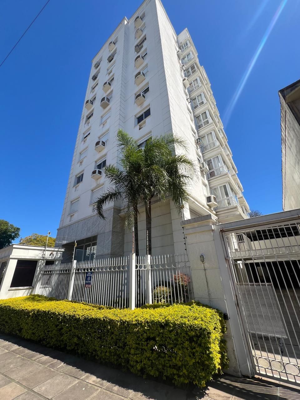 Apartamento 2 D com suite e garagem ,