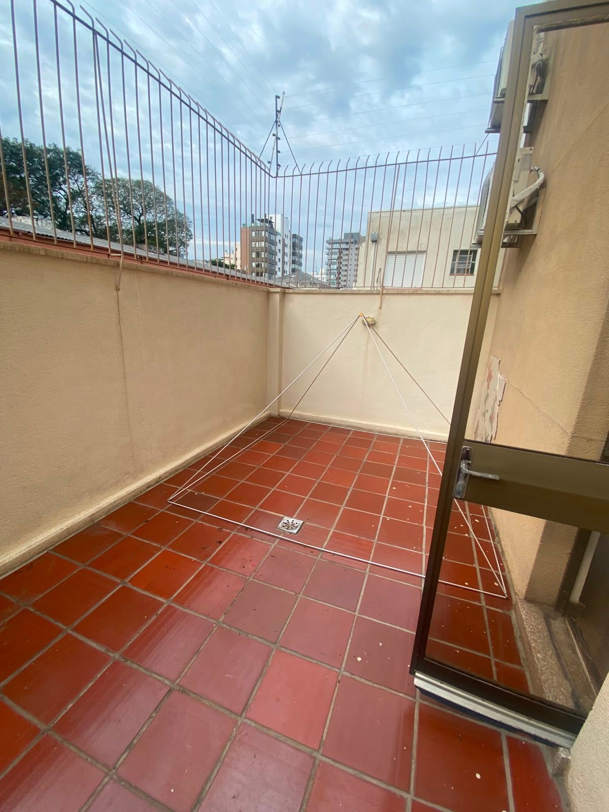 Sala comercial, ensolarada e arejada com 2 terraços. — foto 5