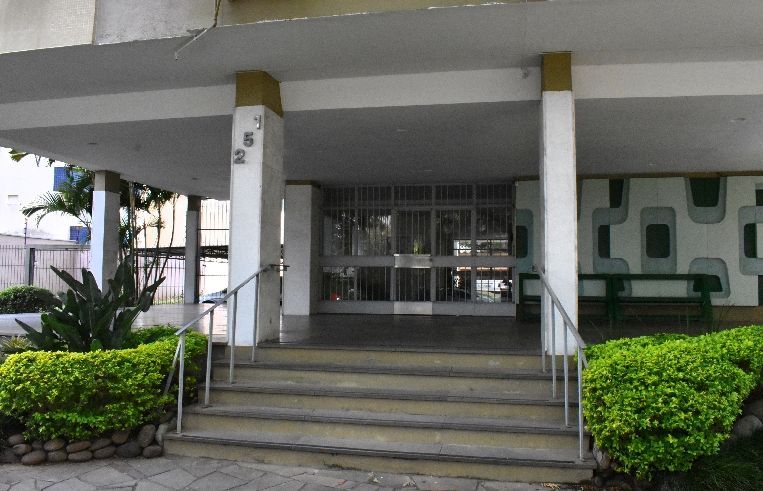 Apartamento 3 dormitorios vaga coberta Menino Deus