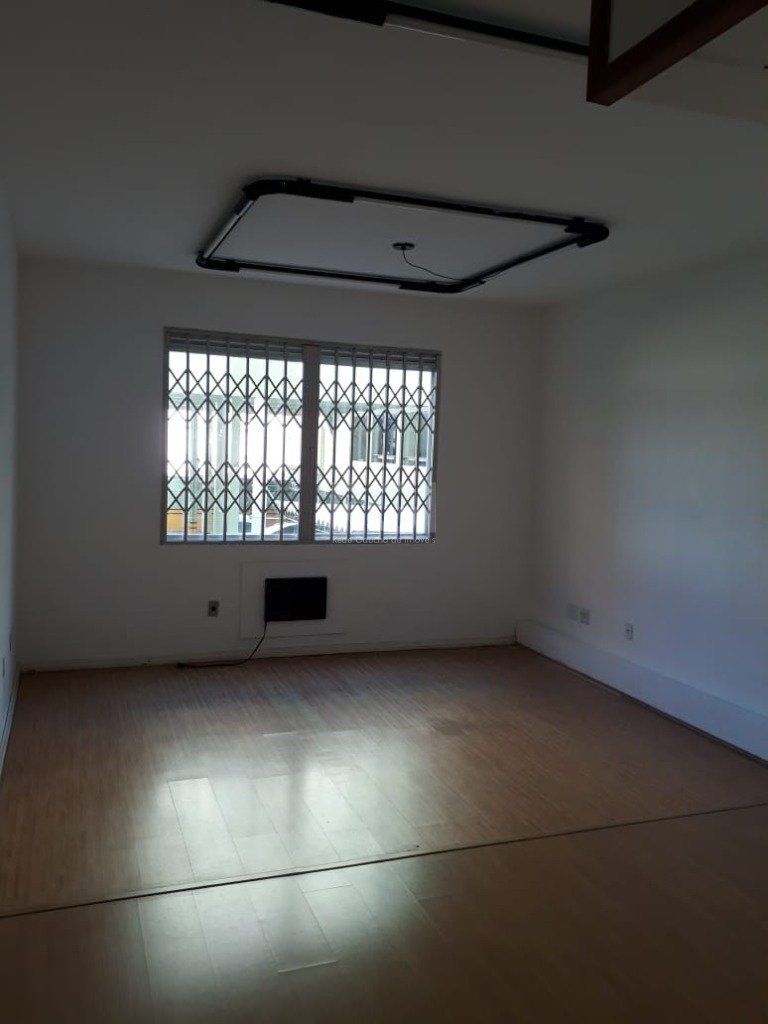 Sala Comercial à venda com 36m² no bairro Menino Deus em Porto Alegre