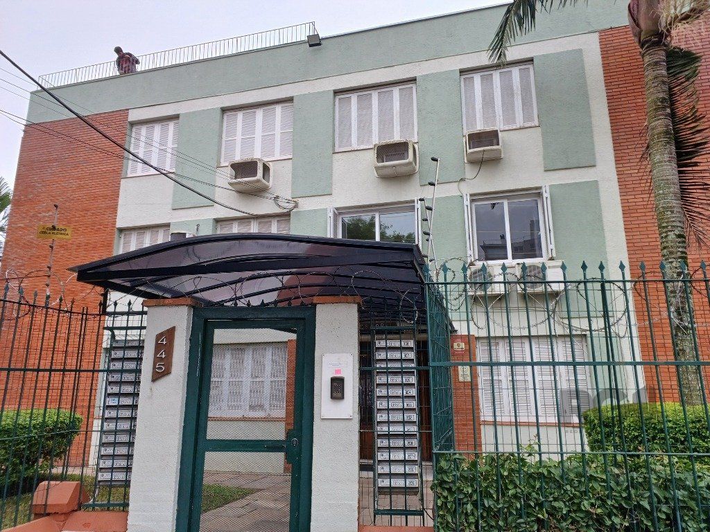 Apartamento à venda com 80m², 3 quartos, 1 vaga no bairro Menino Deus em Porto Alegre