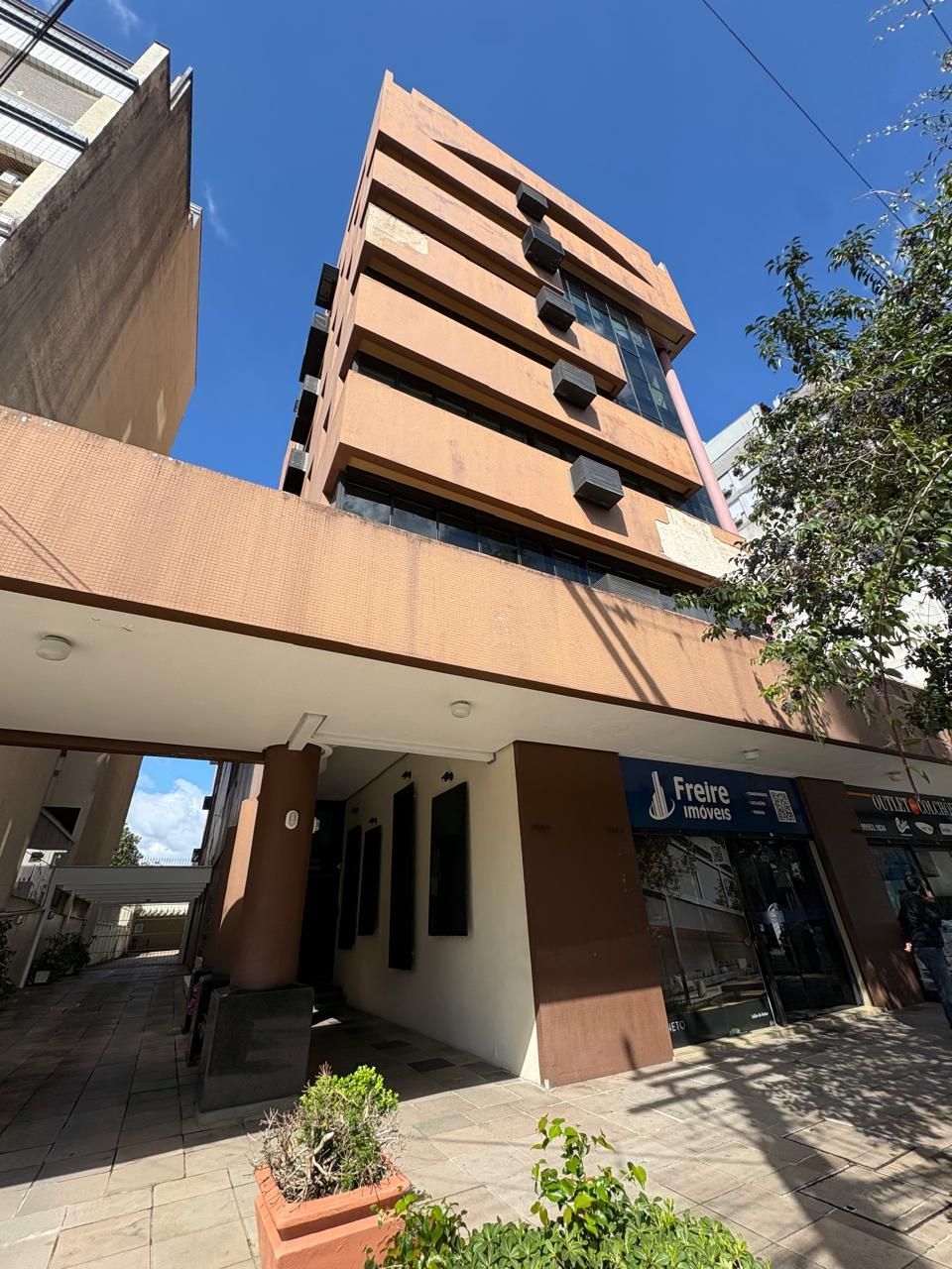 Sala comercial no Menino Deus com vaga