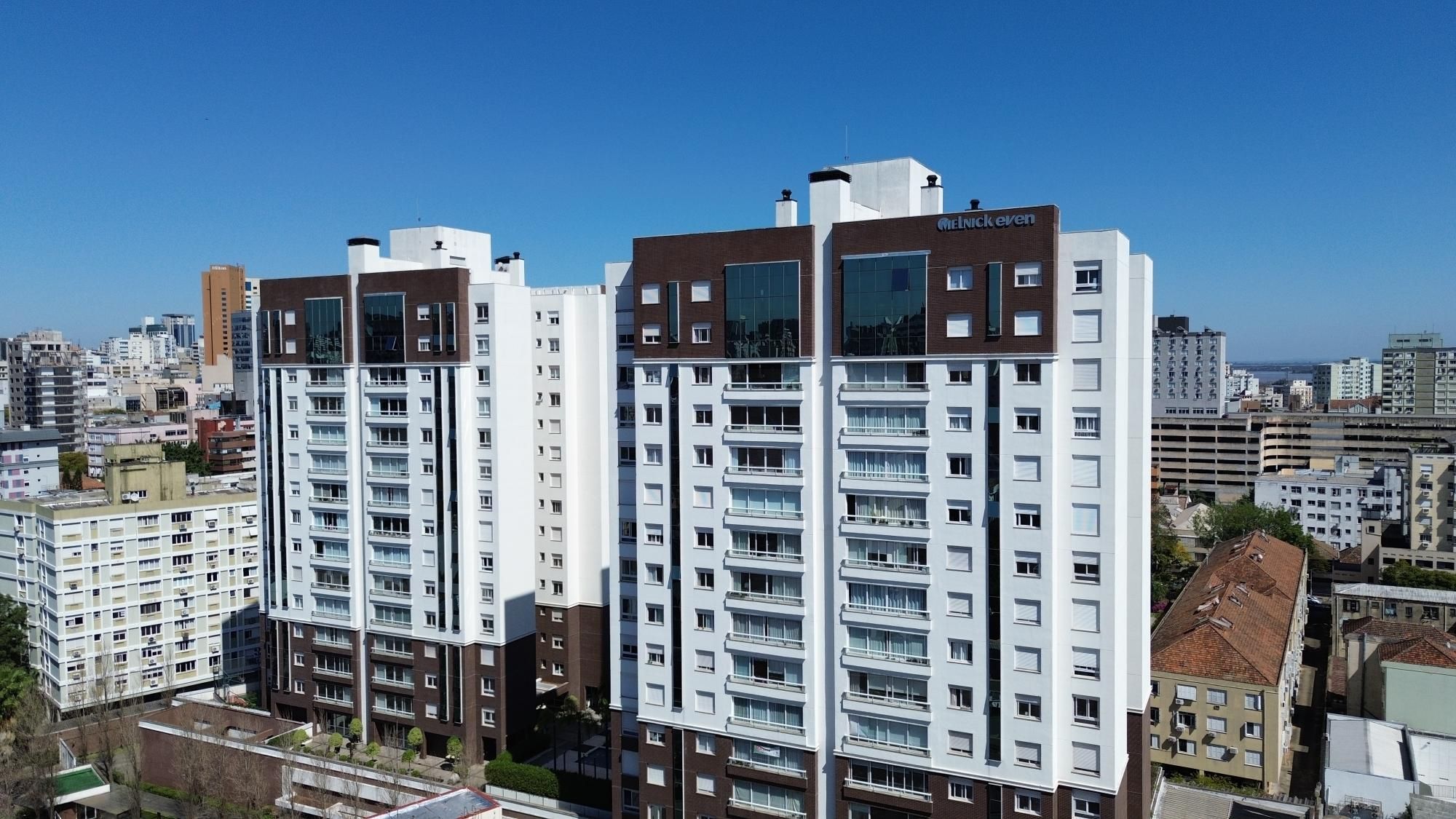 Apartamento 3 suítes 3 vagas no Moinhos
