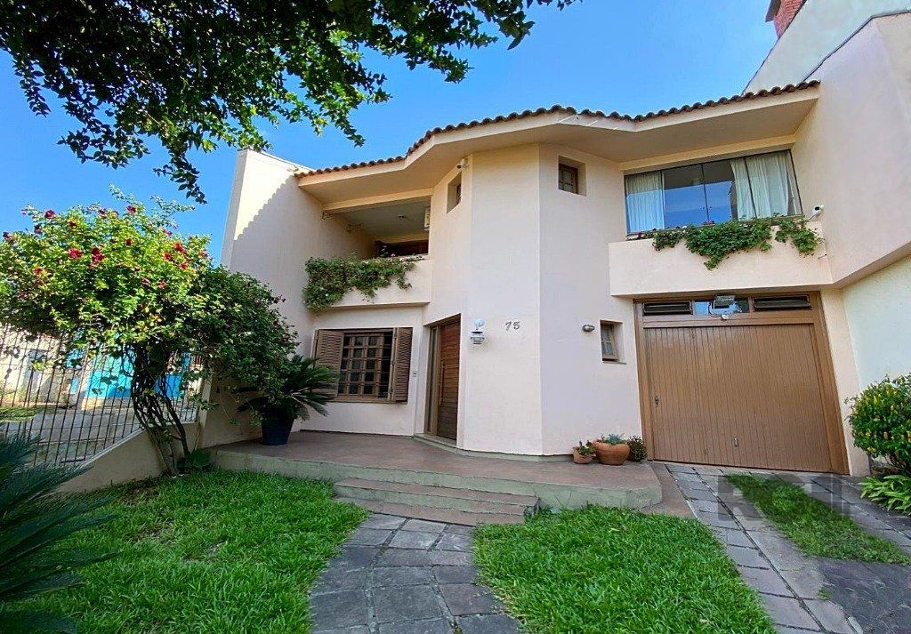 CASA - 4 dorms. -  3 vagas - 254,79 m² - SANTA TEREZA