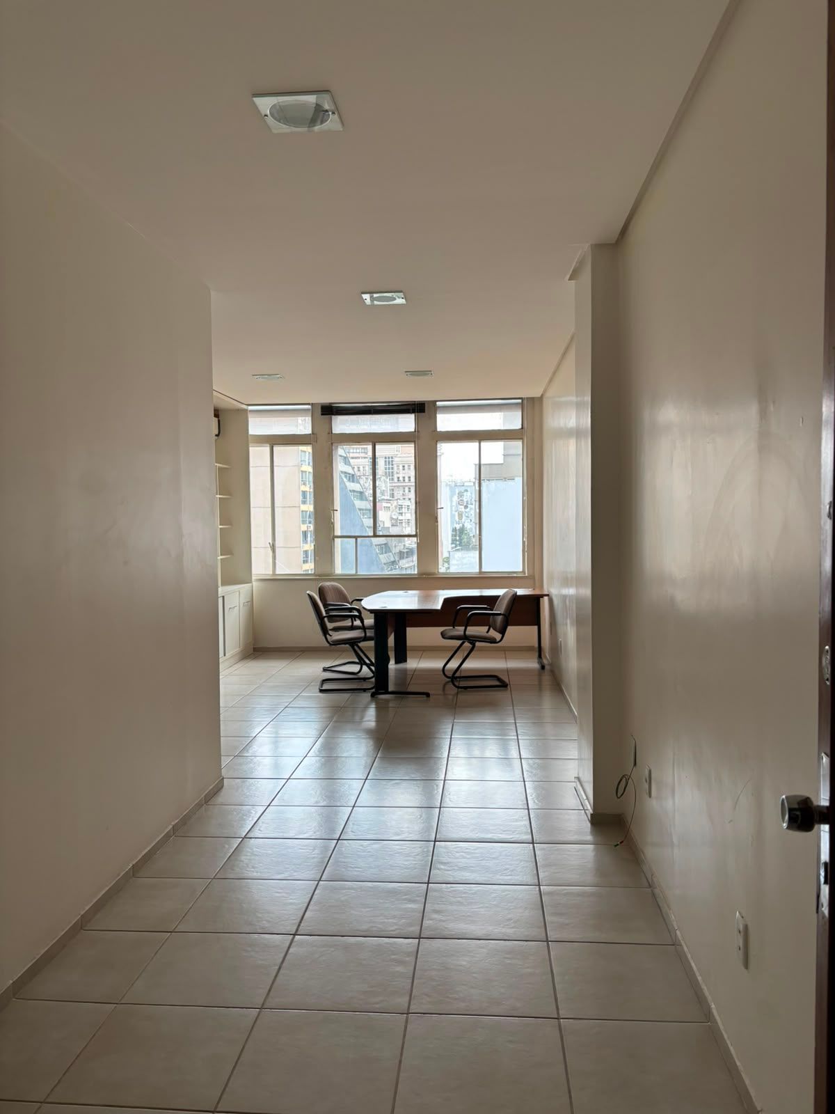 Não Perca!!! Excelente Conjunto Comercial no Centro de Porto Alegre!!! Valor exclusivo de R$ 185.000,00!!!