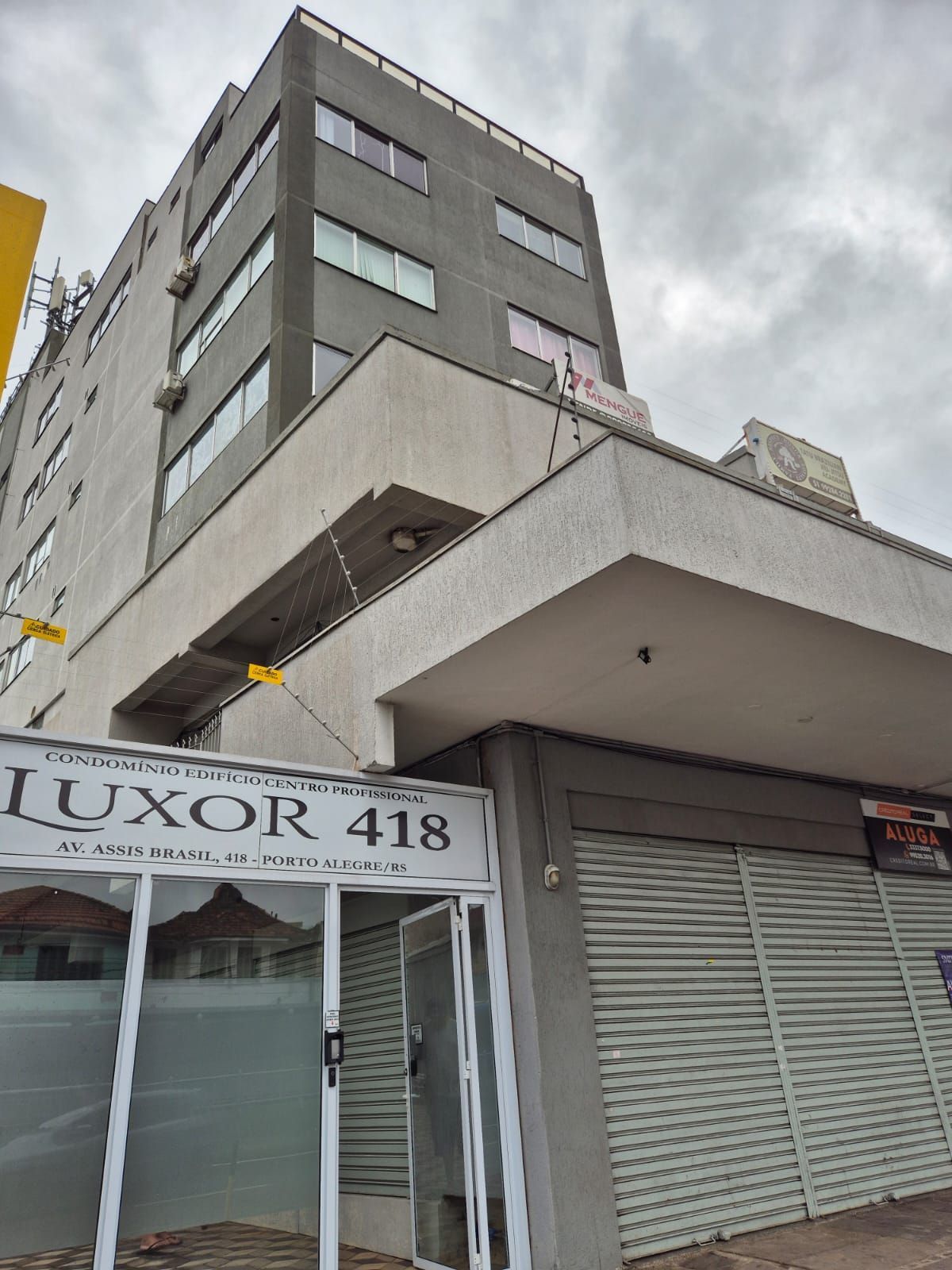 Sala comercial reformada e desocupada