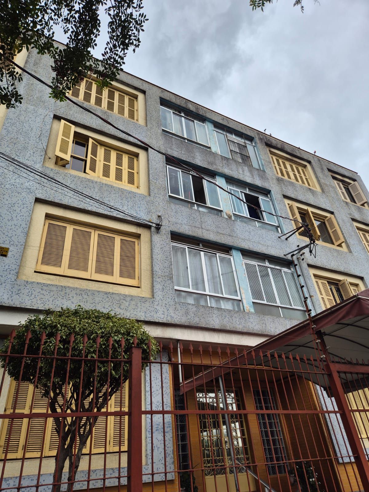 Apartamento, 2 dormitórios no bairro Santana em Porto Alegre para Comprar