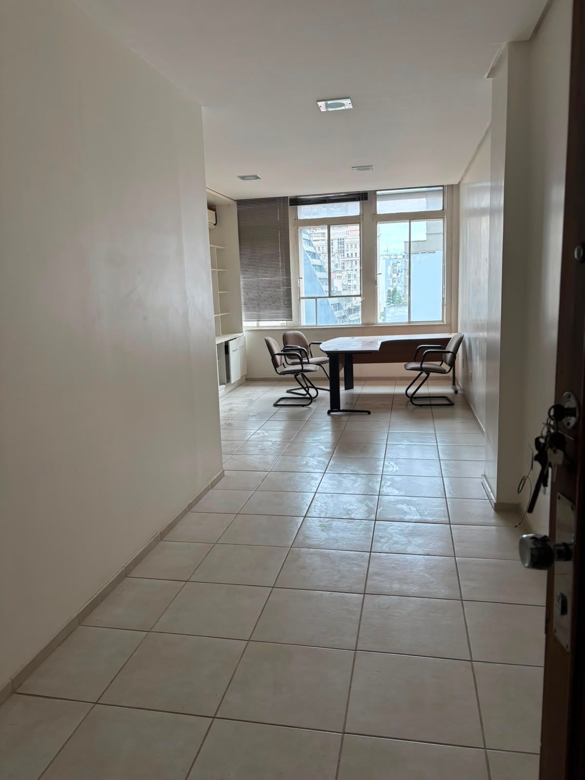 Não Perca!!! Excelente Conjunto Comercial no Centro de Porto Alegre!!! Valor exclusivo de R$ 185.000,00!!! — foto 3