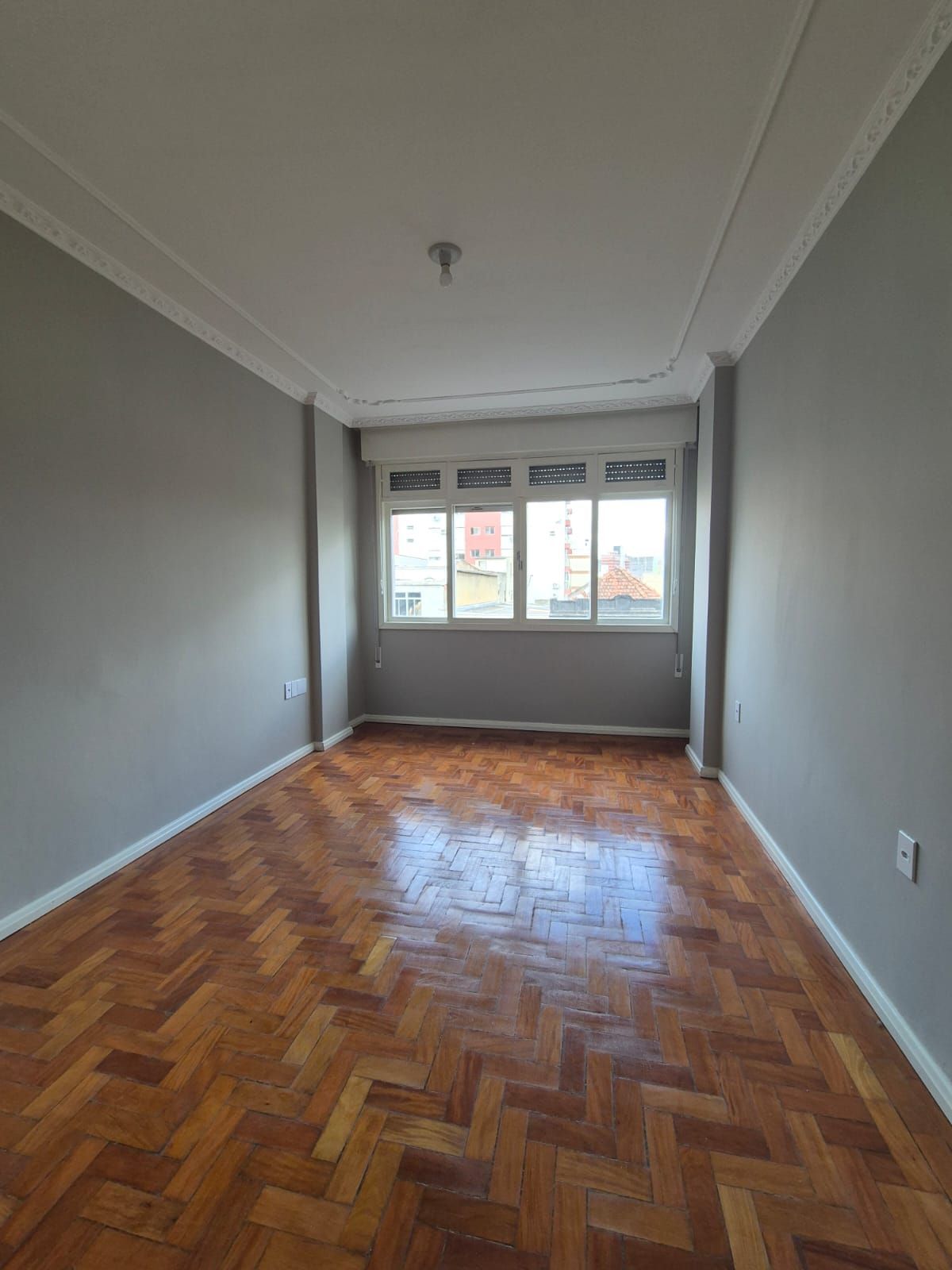 Apto 2D com dependencia completa na Cidade Baixa