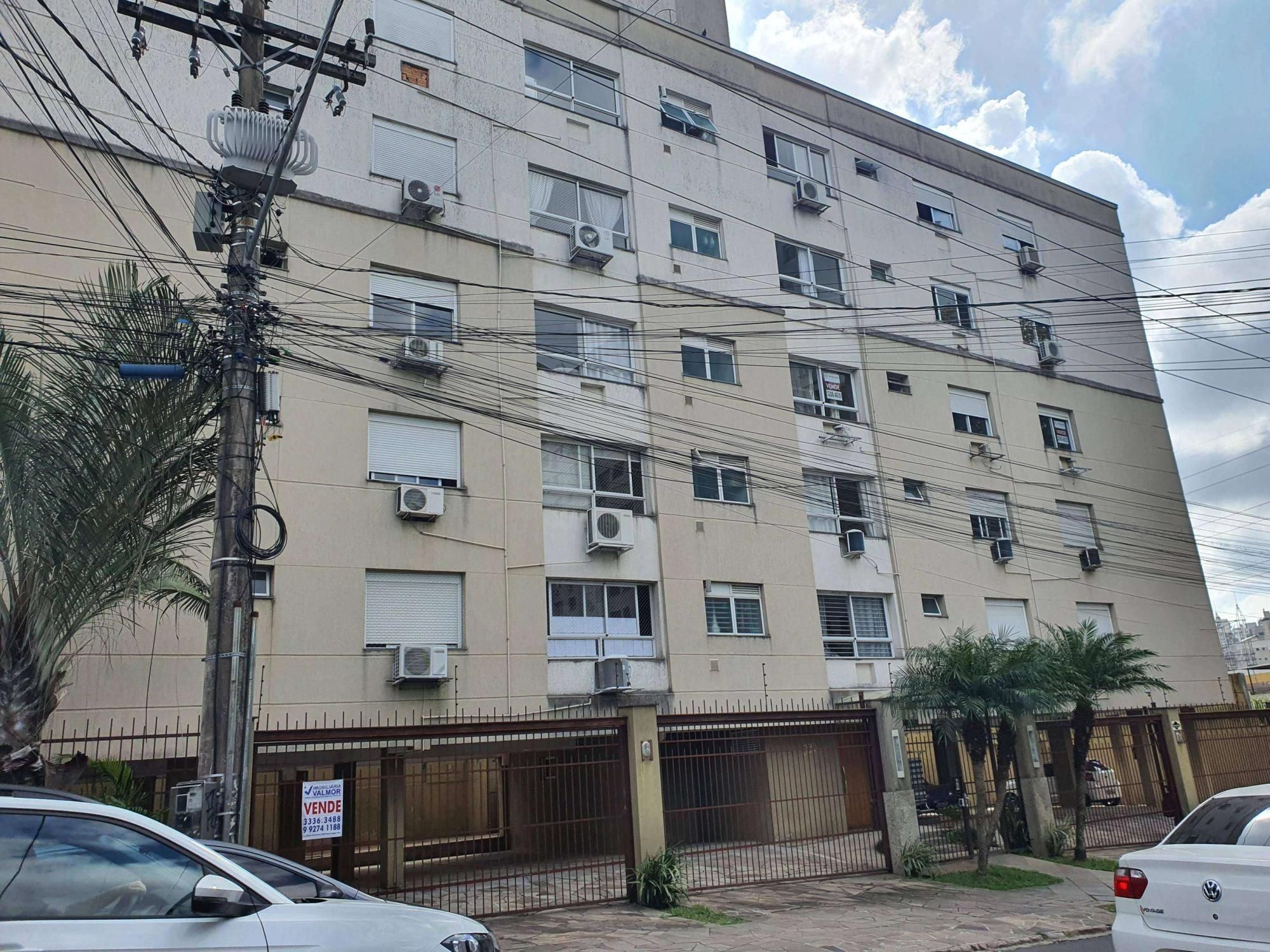 Apartamento com 2 dormitórios e garagem no bairro Santana