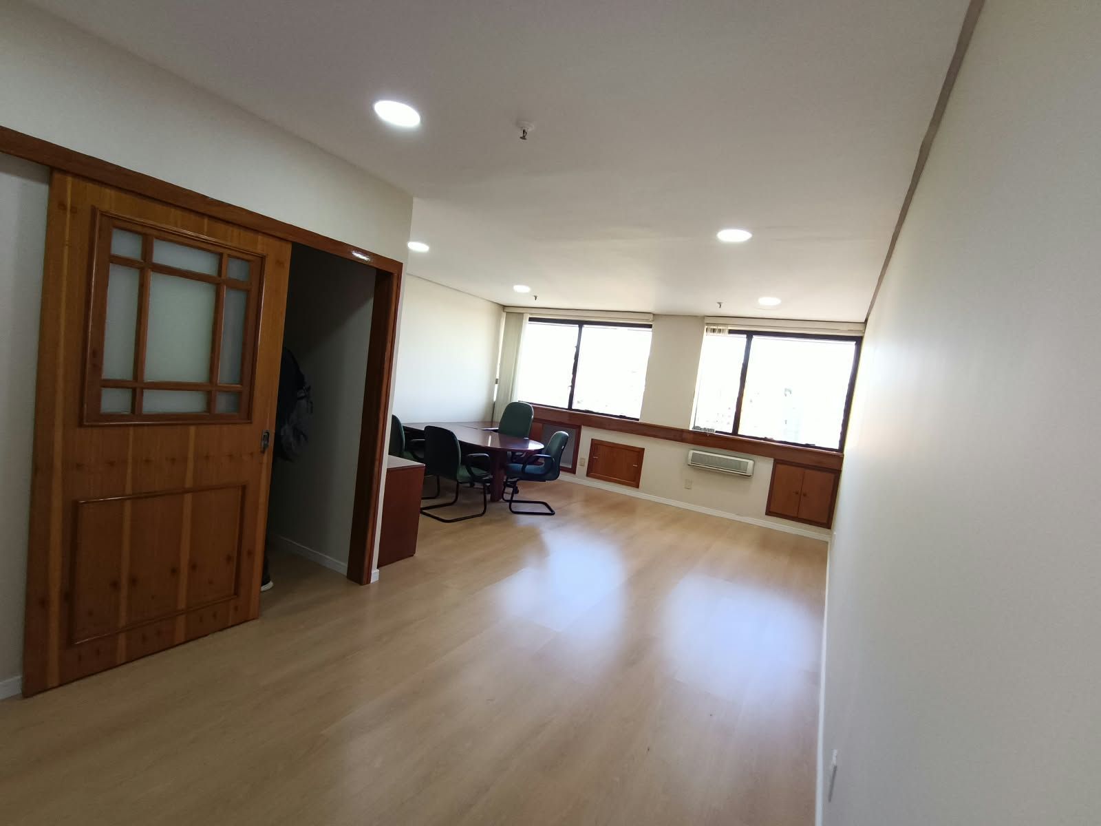 Sala Comercial, 2 salas, à venda, 91 m², Menino Deus - Porto Alegre — foto 2